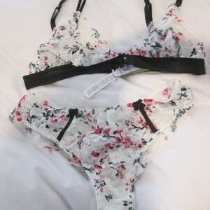 Intimissimi Bra & Panty set - NEW - Size Medium